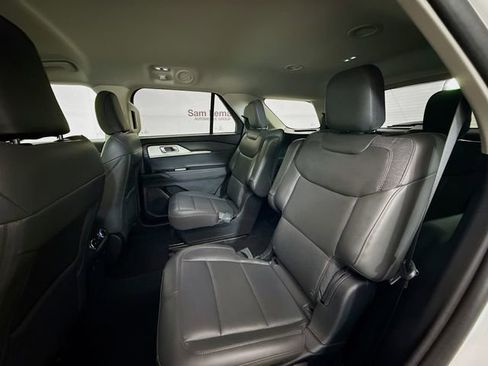 Used 2025 Ford Explorer Active w/ Active Comfort Package image 24