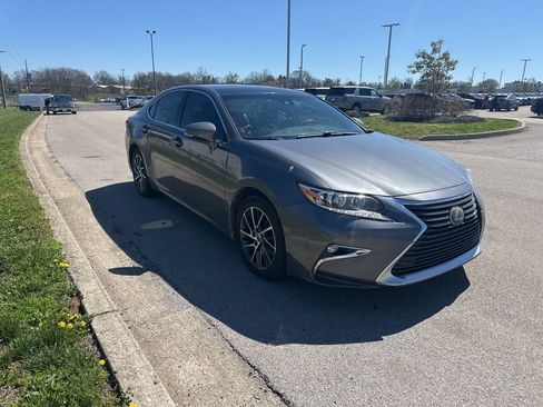 Used 2017 Lexus ES 350 w/ Luxury Package image 2