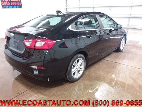 Used 2018 Chevrolet Cruze LT image 3