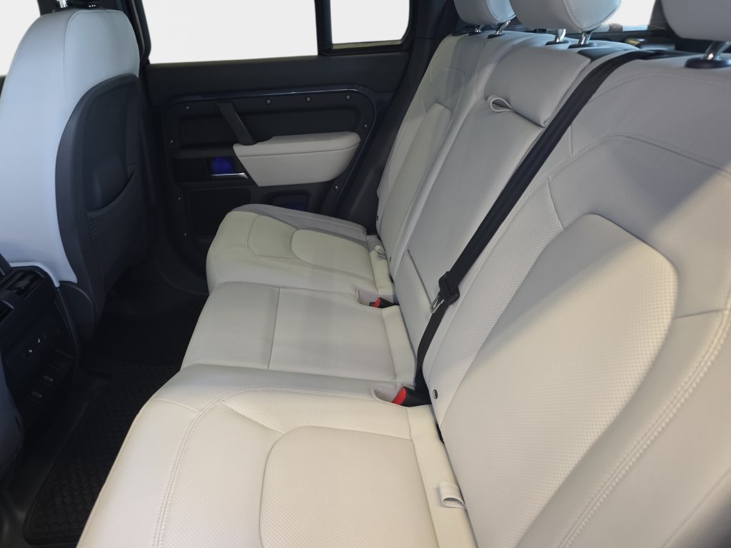 New 2026 Land Rover Defender 110 X-Dynamic SE AWD/4WD image 11
