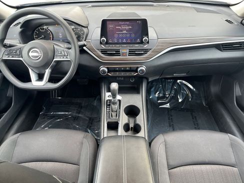 Used 2025 Nissan Altima 2.5 SV image 31