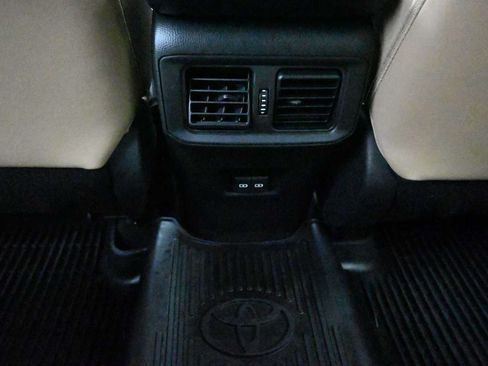 Used 2022 Toyota RAV4 XLE Premium AWD/4WD image 17