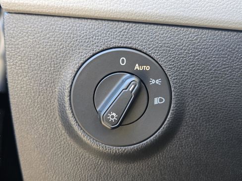 Used 2022 Volkswagen Taos S image 28