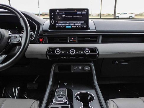 Certified 2025 Honda Pilot Touring image 13