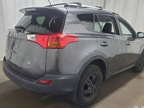 Used 2015 Toyota RAV4 LE AWD/4WD image 4