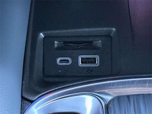 Certified 2022 Buick Enclave Essence image 16