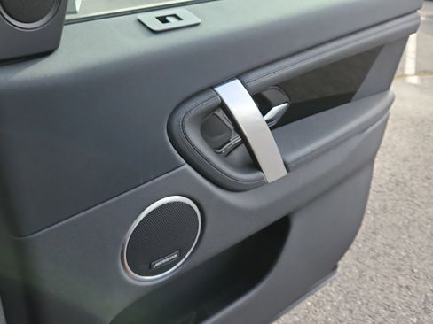 Used 2023 Land Rover Discovery Sport SE image 21