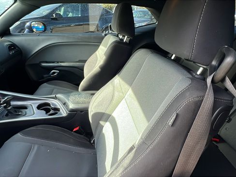 Used 2016 Dodge Challenger SXT image 17