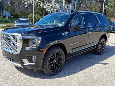 Certified 2021 GMC Yukon Denali w/ Denali Premium Package AWD/4WD image 4