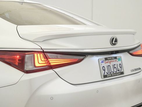 Used 2022 Lexus ES 300h w/ Premium Package FWD image 11