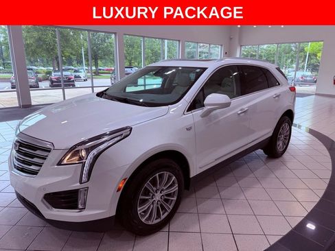 Used 2017 Cadillac XT5 Luxury w/ Driver Awareness Package FWD image 3