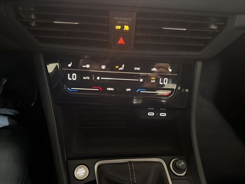 Used 2025 Volkswagen Jetta SE FWD image 23