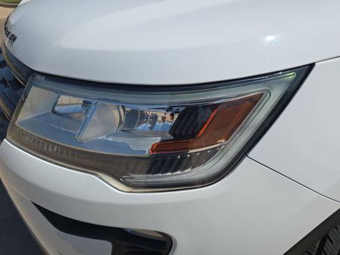 Used 2018 Ford Explorer XLT w/ Equipment Group 202A AWD/4WD image 31