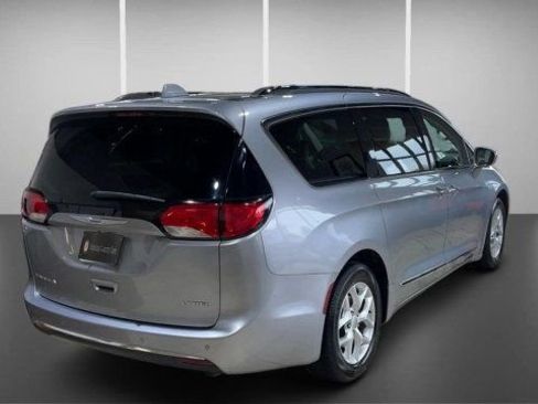 Used 2020 Chrysler Pacifica Limited image 4