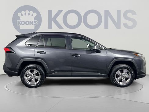Used 2025 Toyota RAV4 XLE AWD/4WD image 8