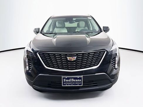 Used 2023 Cadillac XT4 Luxury w/ Cold Weather Package AWD/4WD image 2