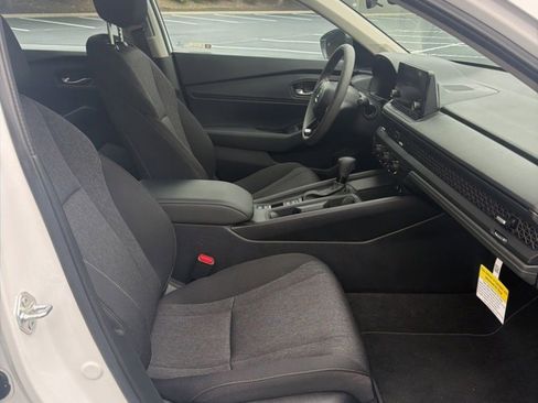 Used 2025 Honda Accord SE image 29