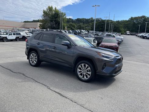 Used 2023 Toyota RAV4 XLE Premium AWD/4WD image 6