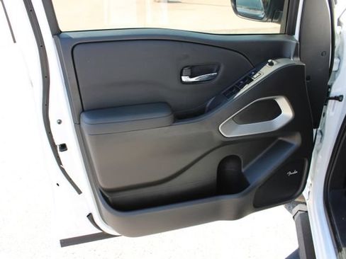 Used 2024 Nissan Frontier SL AWD/4WD image 12