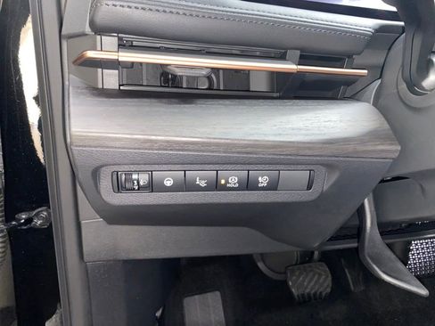 Used 2023 Nissan Ariya AWD image 28