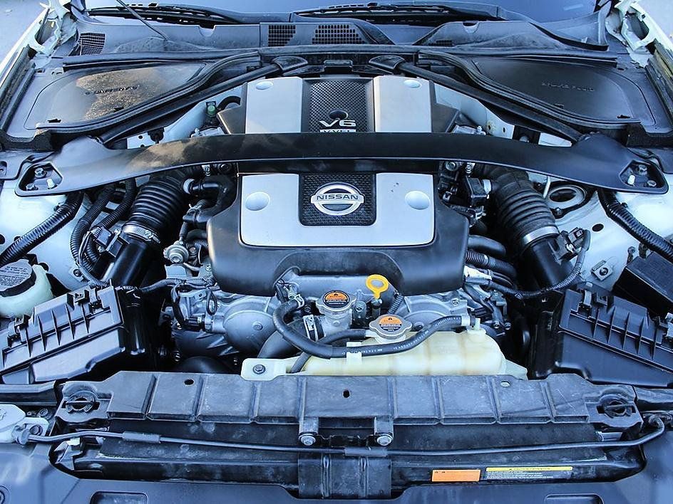 Used 2018 Nissan 370Z Coupe RWD image 19