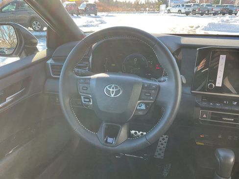 Used 2025 Toyota Camry SE image 16