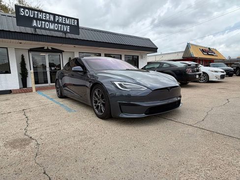 Used 2021 Tesla Model S Plaid image 3