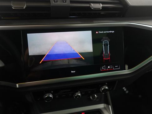 Used 2025 Audi Q3 2.0T Premium image 29