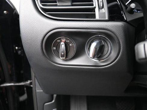 Certified 2025 Porsche Macan image 20