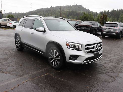 Used 2022 Mercedes-Benz GLB 250 4MATIC image 3