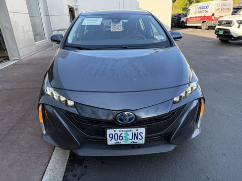 Used 2022 Toyota Prius Prime XLE FWD image 8