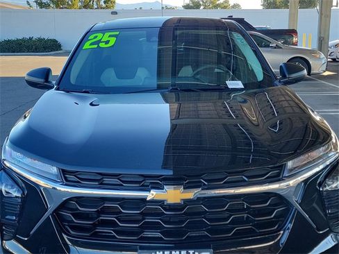 Used 2025 Chevrolet Trax LS image 29