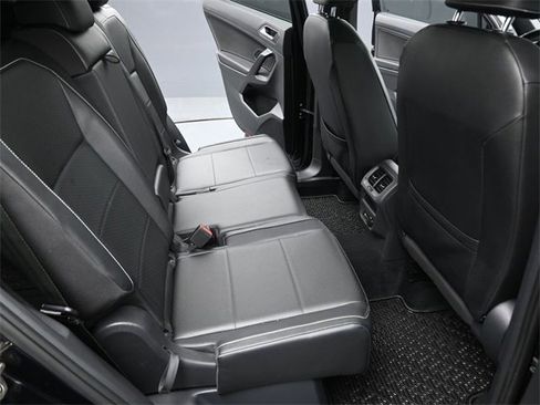 Used 2021 Volkswagen Tiguan SE R-Line w/ 3-Row Tiguan MDO Package image 24