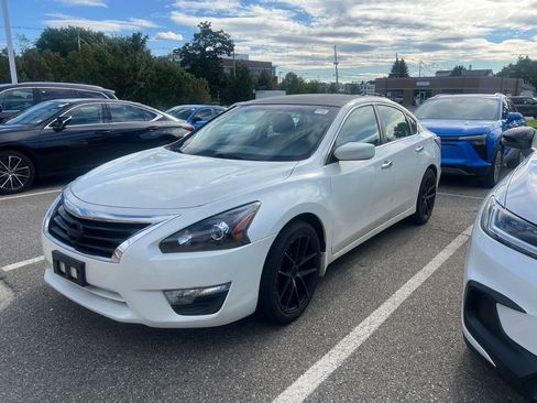 Used 2014 Nissan Altima 2.5 SV FWD image 2