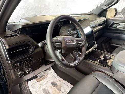 Used 2025 GMC Yukon XL AT4 image 8