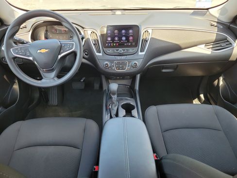 Used 2025 Chevrolet Malibu LT image 9