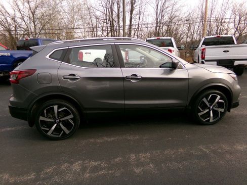 Used 2022 Nissan Rogue Sport SL w/ Premium Package image 9