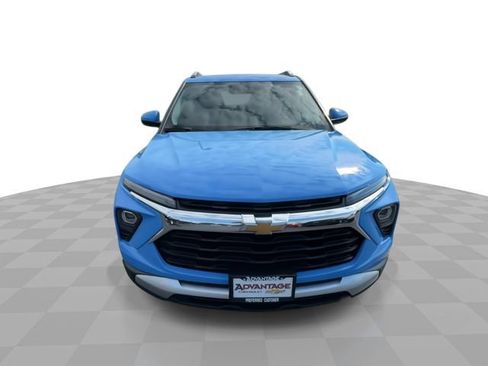 Used 2024 Chevrolet TrailBlazer LT w/ LT Cold Weather Package FWD image 3