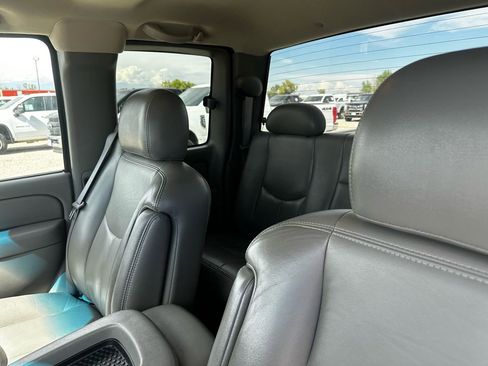 Used 2005 GMC Sierra 2500 SLT w/ Skid Plate Package image 31