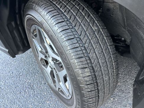 Used 2023 Subaru Forester Premium image 9