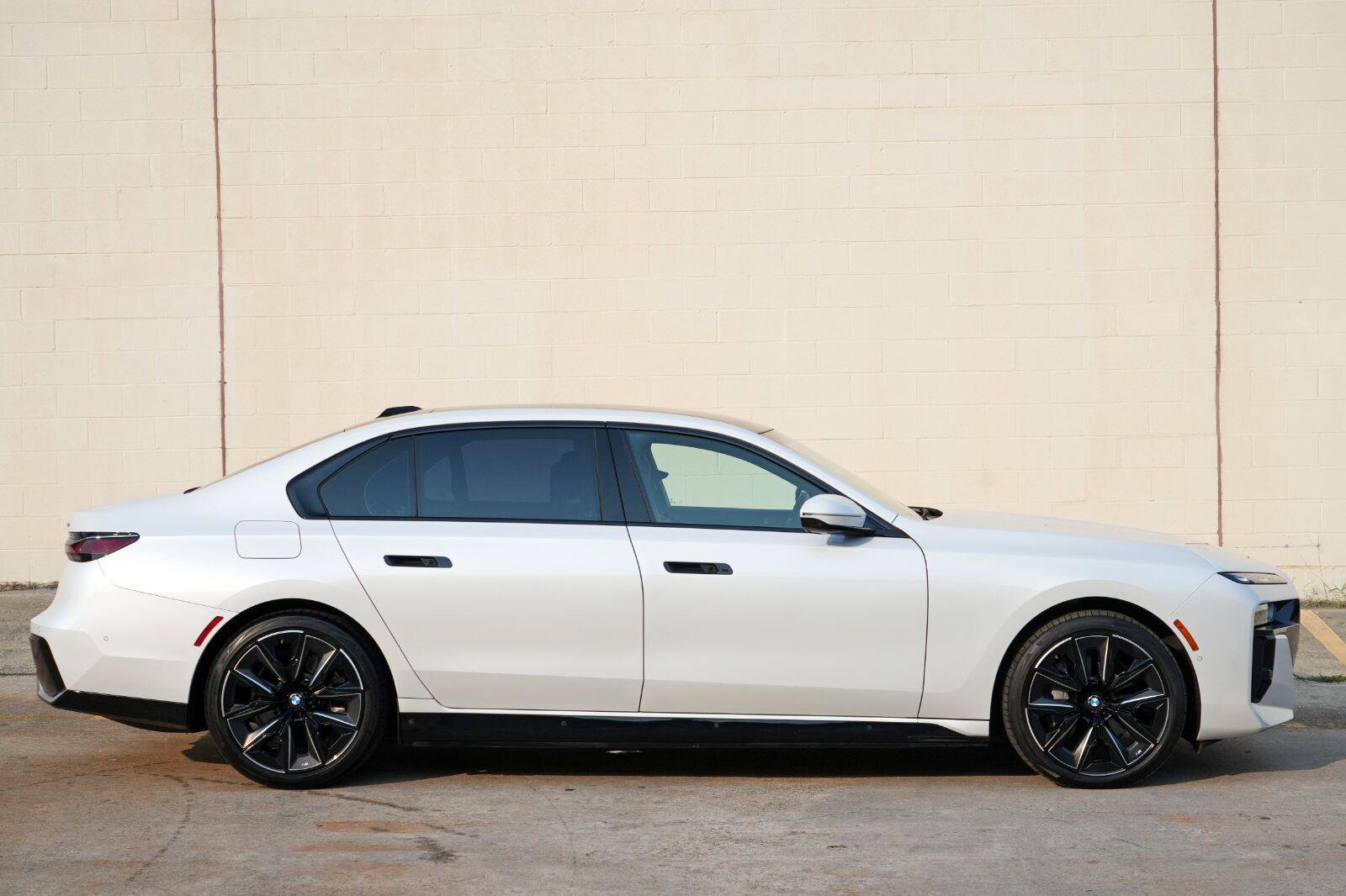 Used 2023 BMW i7 xDrive60 w/ Executive Package 2 AWD/4WD image 67