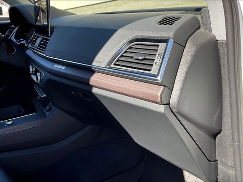 Used 2021 Audi Q5 Premium w/ Convenience Package image 16