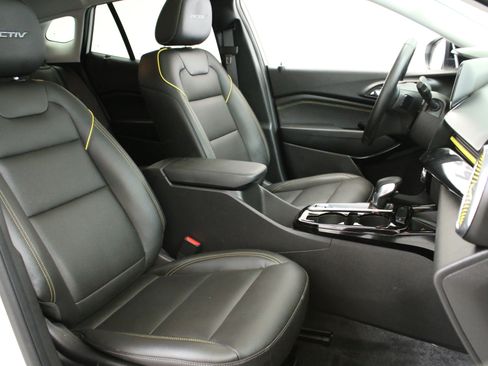 Used 2024 Chevrolet Trax ACTIV w/ Sunroof Package FWD image 29
