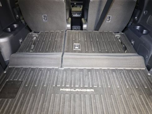 Used 2021 Toyota Highlander Platinum image 20