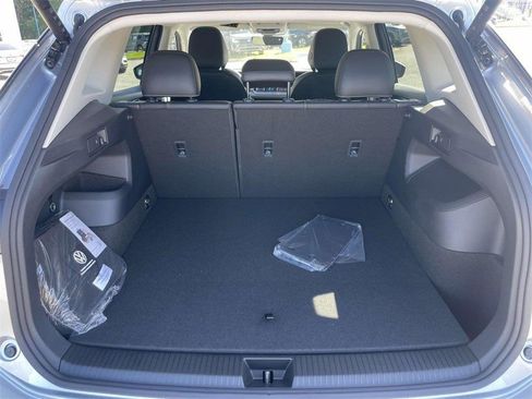 New 2025 Volkswagen Tiguan SE image 15