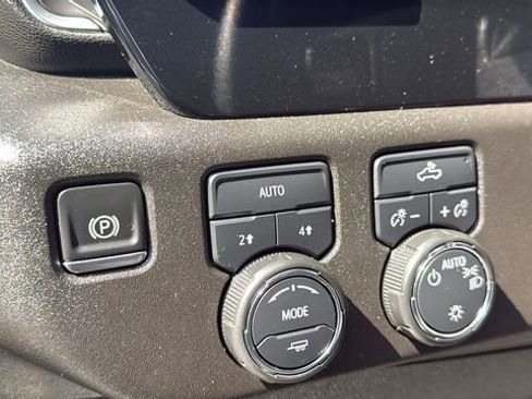 Used 2025 Chevrolet Silverado 1500 LT AWD/4WD image 13