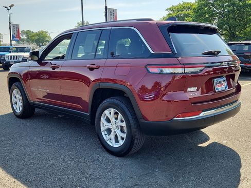 Used 2023 Jeep Grand Cherokee Limited w/ Luxury Tech Group II AWD/4WD image 4