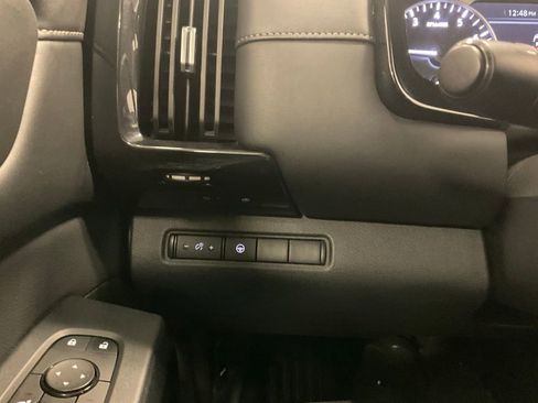 Used 2024 Nissan Pathfinder SV image 12