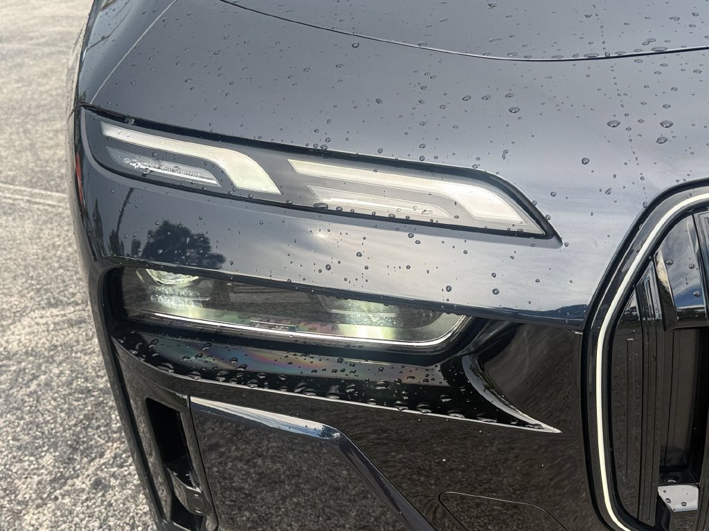 Used 2025 BMW i7 eDrive50 w/ M Sport Package RWD image 9