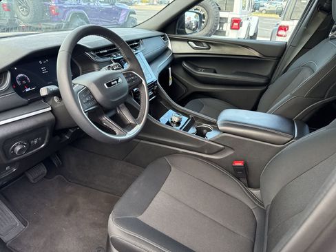 Used 2025 Jeep Grand Cherokee L Laredo RWD image 22